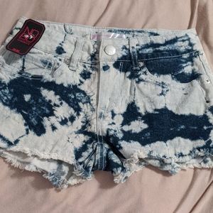 BNWT Acid Wash Fray Hem Shorts!!